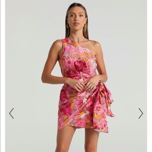 NWT Showpo. One Shouldered Mini Dress